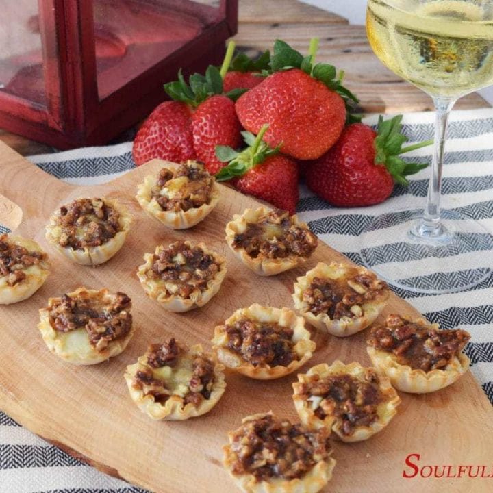 Sweet Pecan Baked Brie Bites