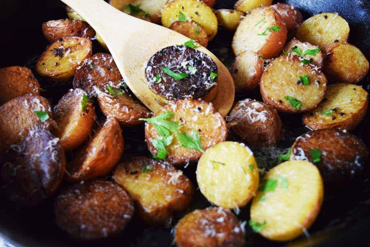 Cast Iron Skillet Garlic & Parmesan Potatoes