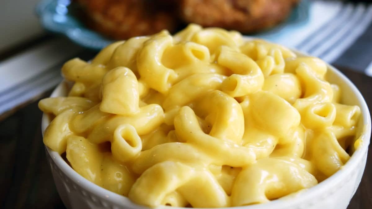 Instant Pot Creamy Mac N Cheese.