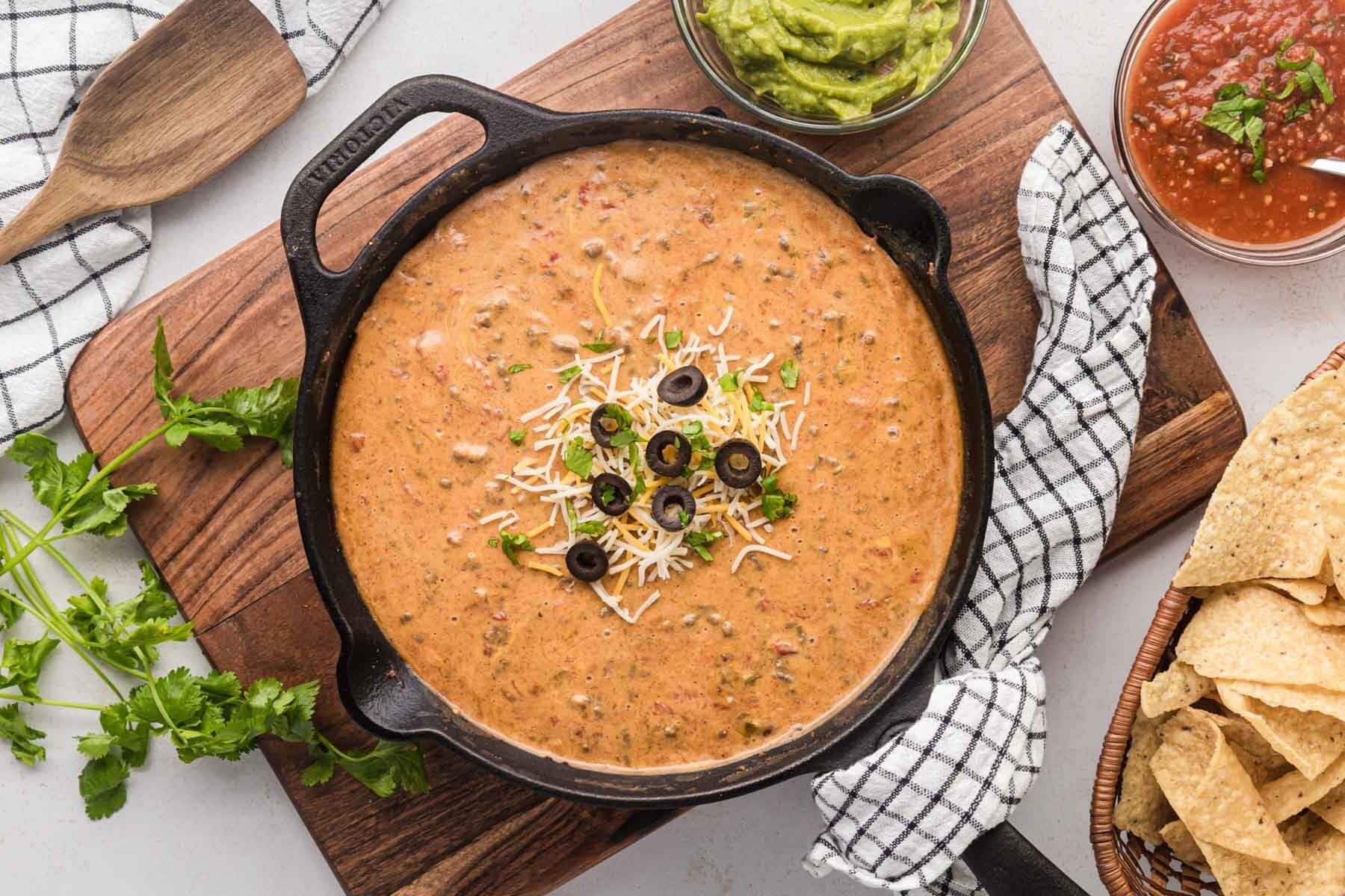 Queso in a skillet.