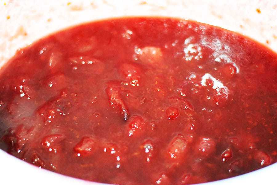 a bowl of crock pot cranberry sauce