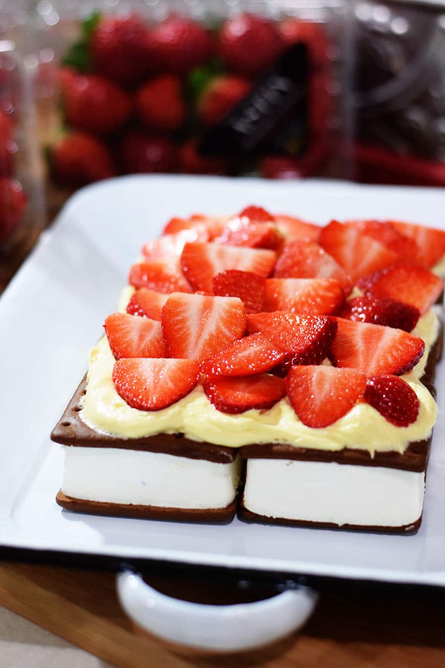 a layer of ice cream sandwiches topped with the pudding mixture and fresh strawberries for this strawberry ice cream cake