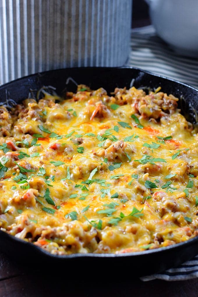 This cheesy unstuffed pepper skillet in a cast iron skillet pan