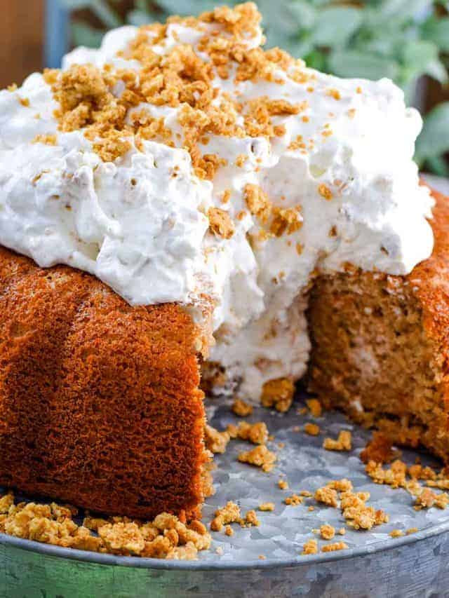 cropped-Easy-Carrot-Cake-with-Whipped-Cream-Icing.jpg