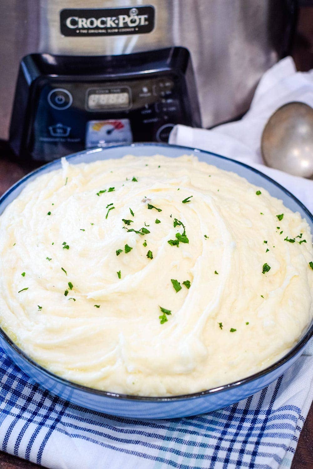 A blow of creamy mashed slow cooker potatoes.