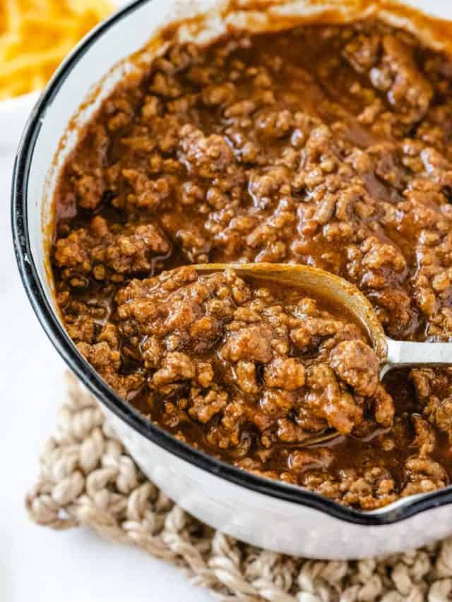 cropped-hot-dog-chili-sauce-recipe-sauce-pan-spooned.jpg