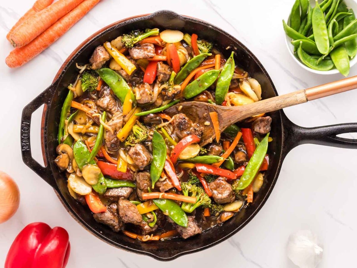 Thickening sauce in beef chopped suey.