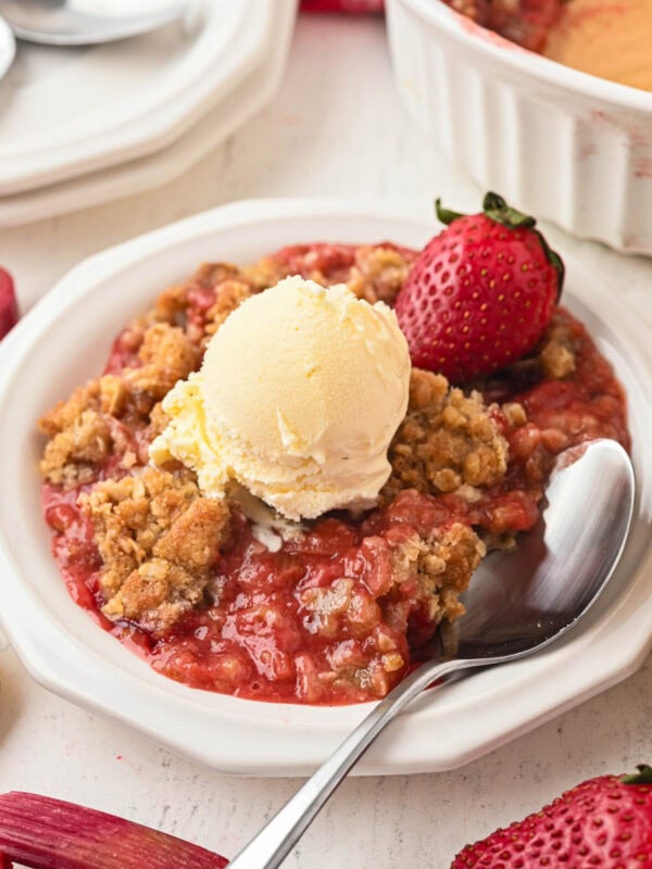 Strawberry Rhubarb Crumble